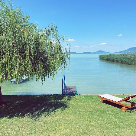 Balaton A Kertben - Balaton In The Garden - Beachfront Houses With Beautiful View, Private Beach بالاتونفينيفيس المظهر الخارجي الصورة