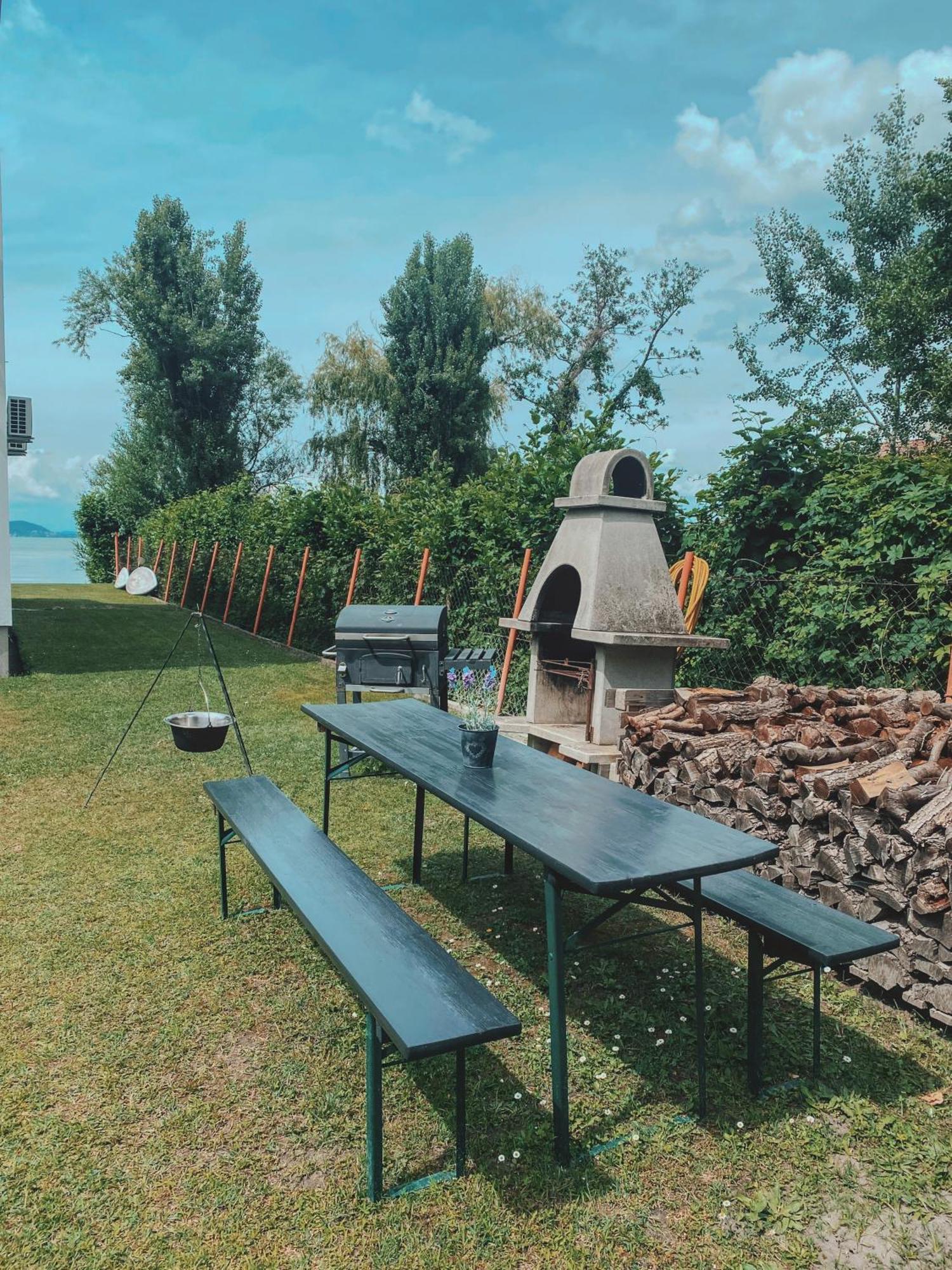 Balaton A Kertben - Balaton In The Garden - Beachfront Houses With Beautiful View, Private Beach بالاتونفينيفيس المظهر الخارجي الصورة