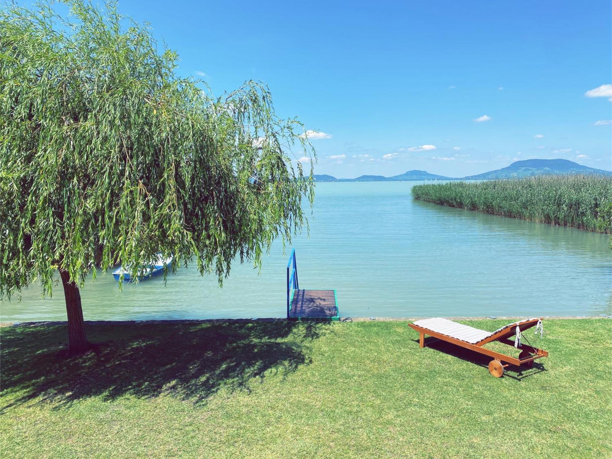 Balaton A Kertben - Balaton In The Garden - Beachfront Houses With Beautiful View, Private Beach بالاتونفينيفيس المظهر الخارجي الصورة
