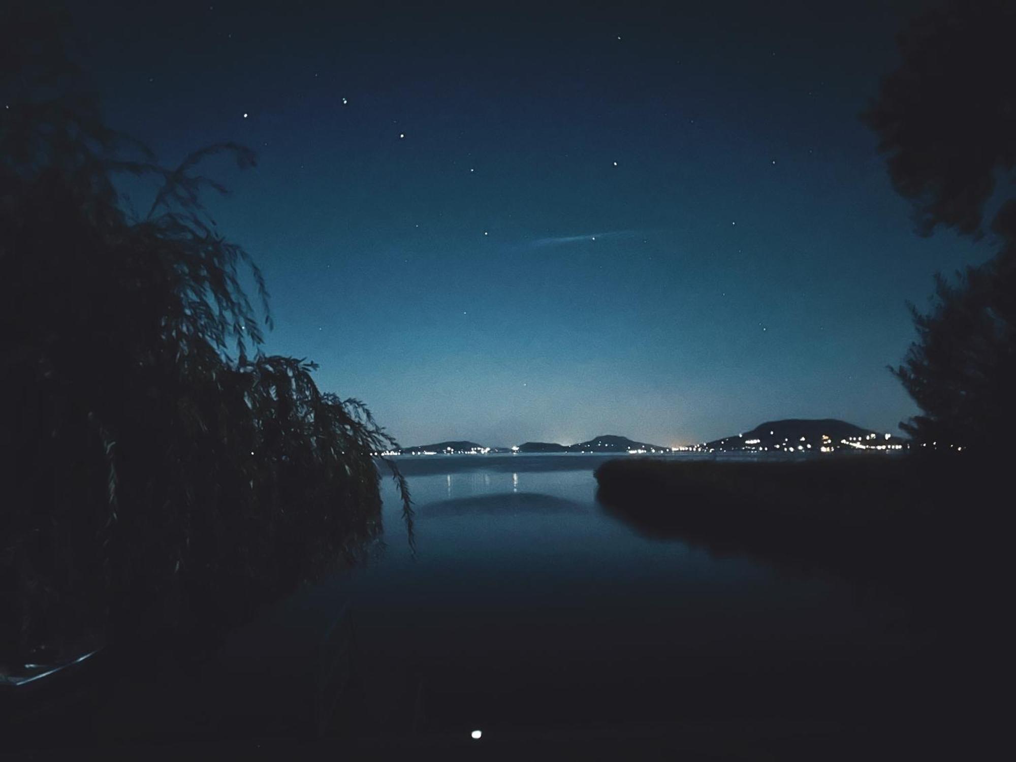 Balaton A Kertben - Balaton In The Garden - Beachfront Houses With Beautiful View, Private Beach بالاتونفينيفيس المظهر الخارجي الصورة