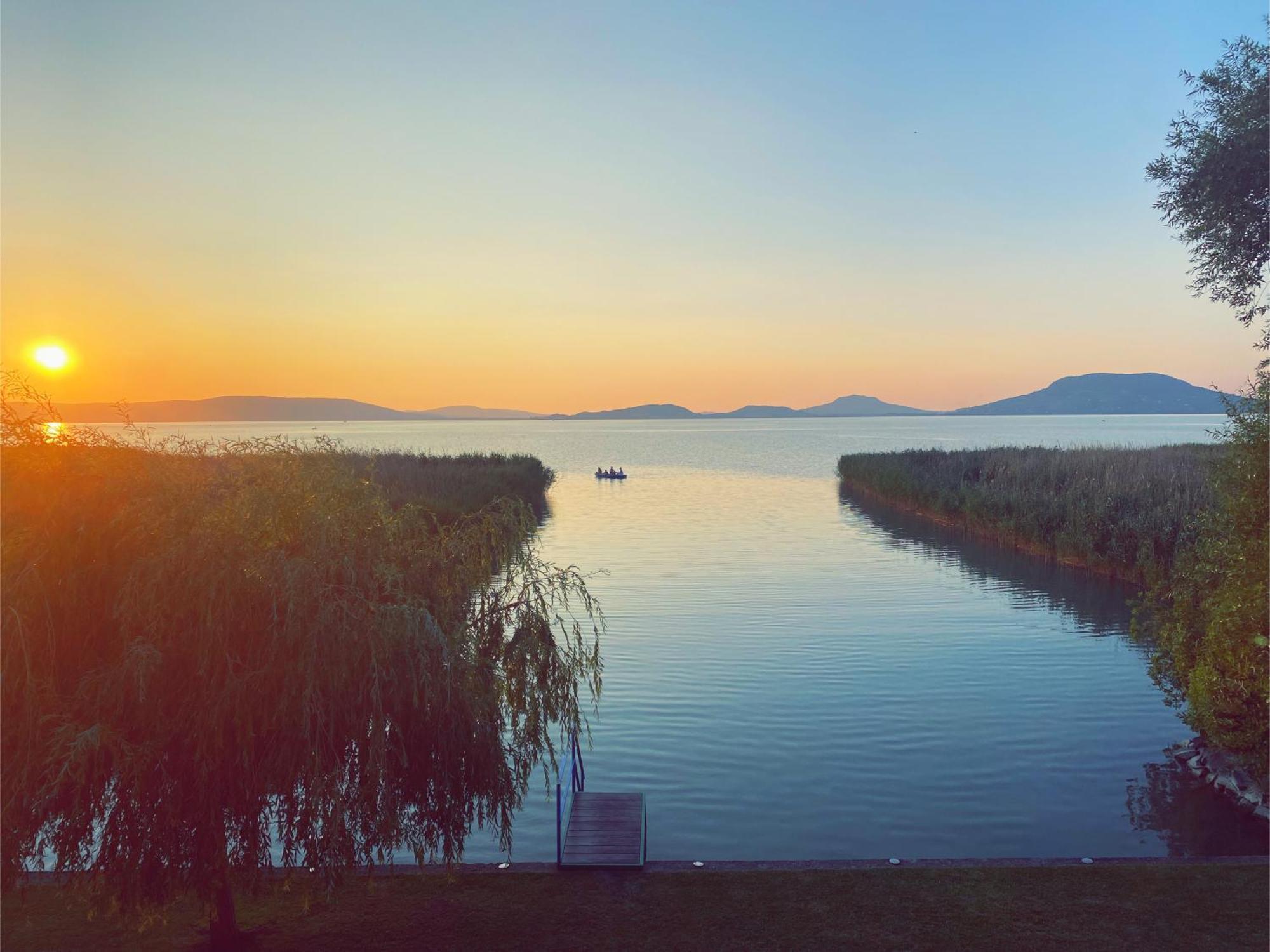Balaton A Kertben - Balaton In The Garden - Beachfront Houses With Beautiful View, Private Beach بالاتونفينيفيس المظهر الخارجي الصورة