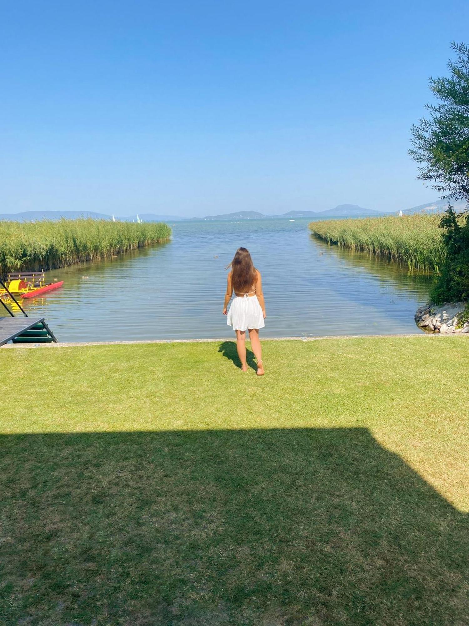 Balaton A Kertben - Balaton In The Garden - Beachfront Houses With Beautiful View, Private Beach بالاتونفينيفيس المظهر الخارجي الصورة