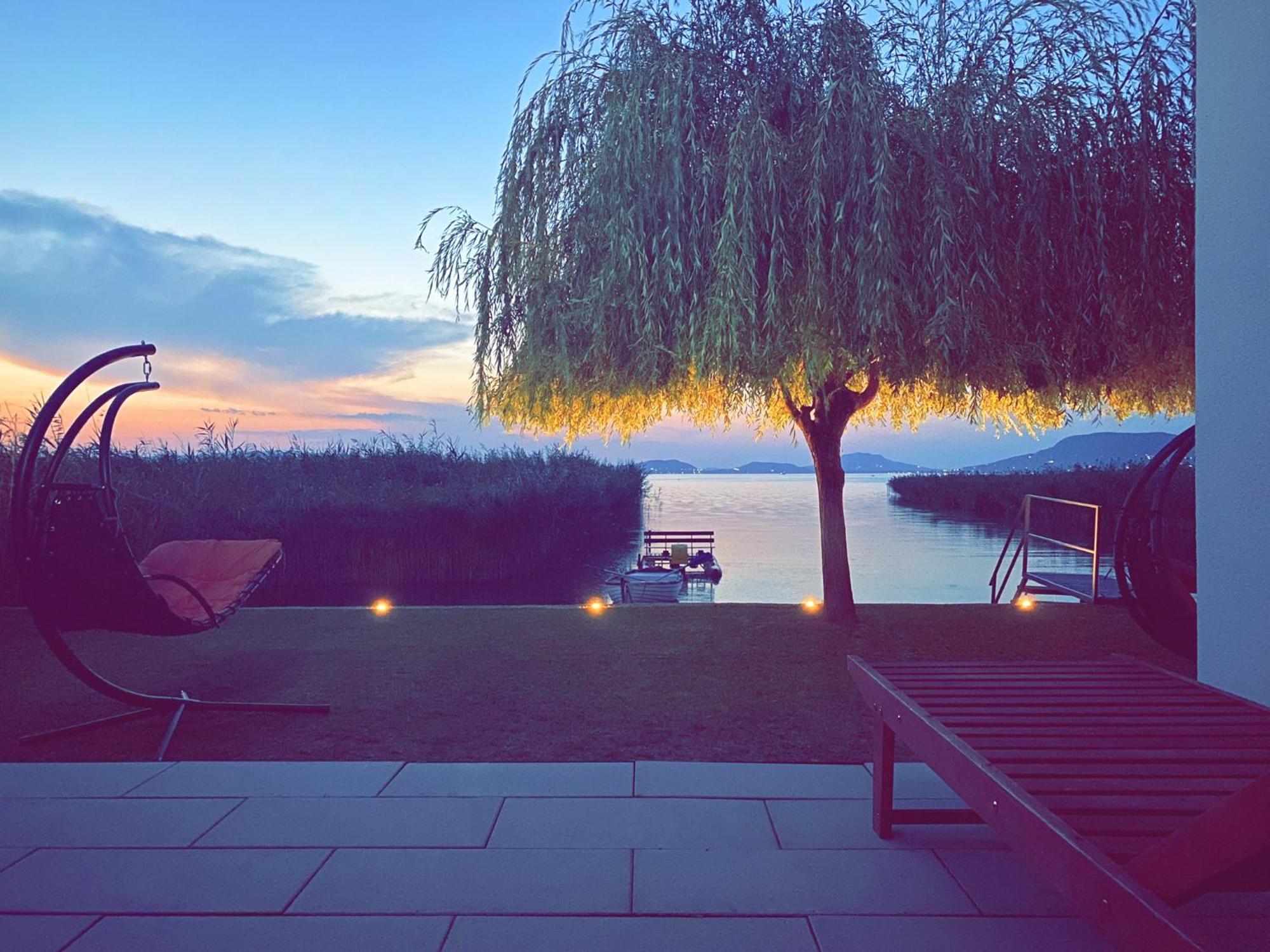 Balaton A Kertben - Balaton In The Garden - Beachfront Houses With Beautiful View, Private Beach بالاتونفينيفيس الغرفة الصورة