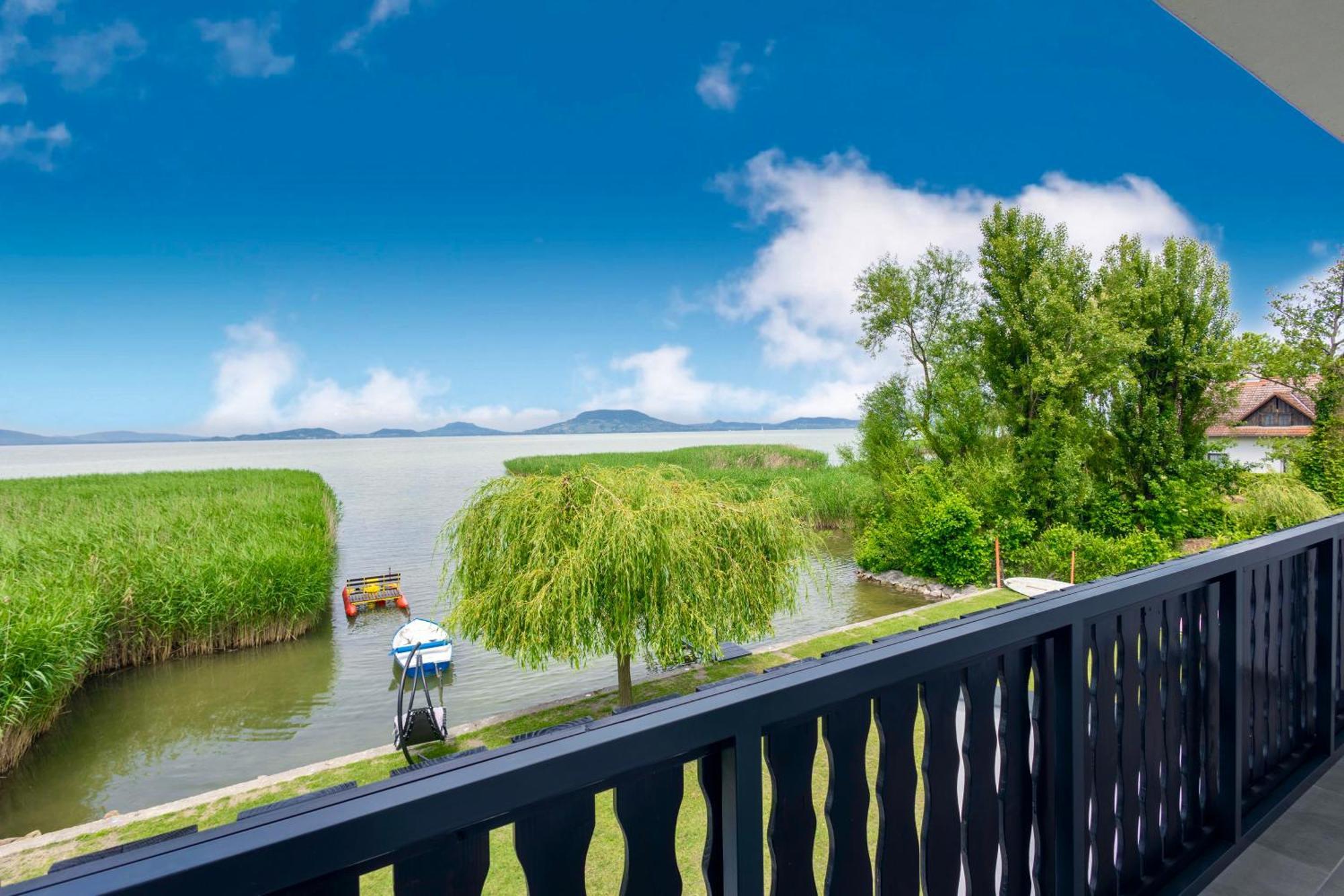 Balaton A Kertben - Balaton In The Garden - Beachfront Houses With Beautiful View, Private Beach بالاتونفينيفيس المظهر الخارجي الصورة