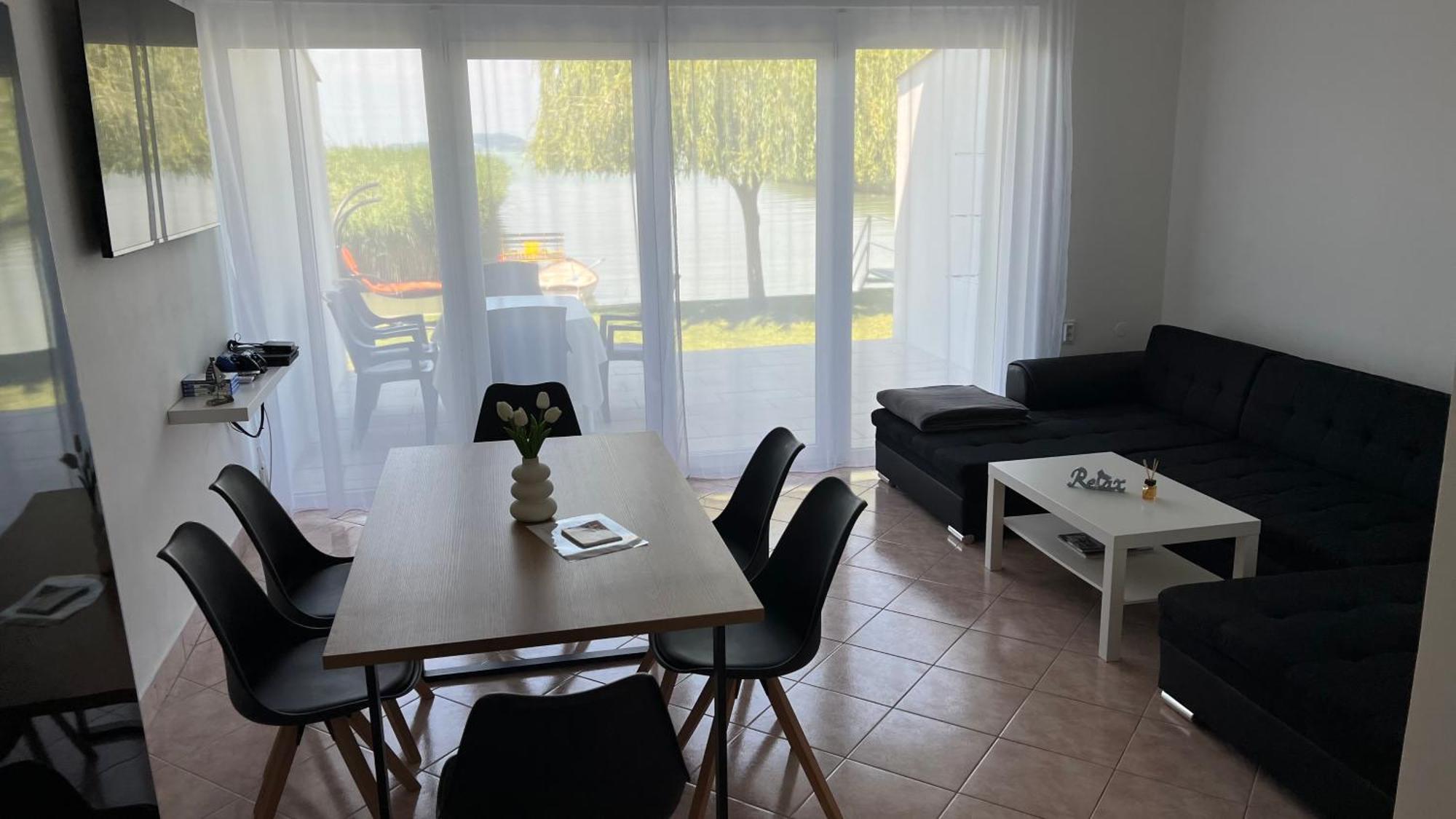 Balaton A Kertben - Balaton In The Garden - Beachfront Houses With Beautiful View, Private Beach بالاتونفينيفيس المظهر الخارجي الصورة
