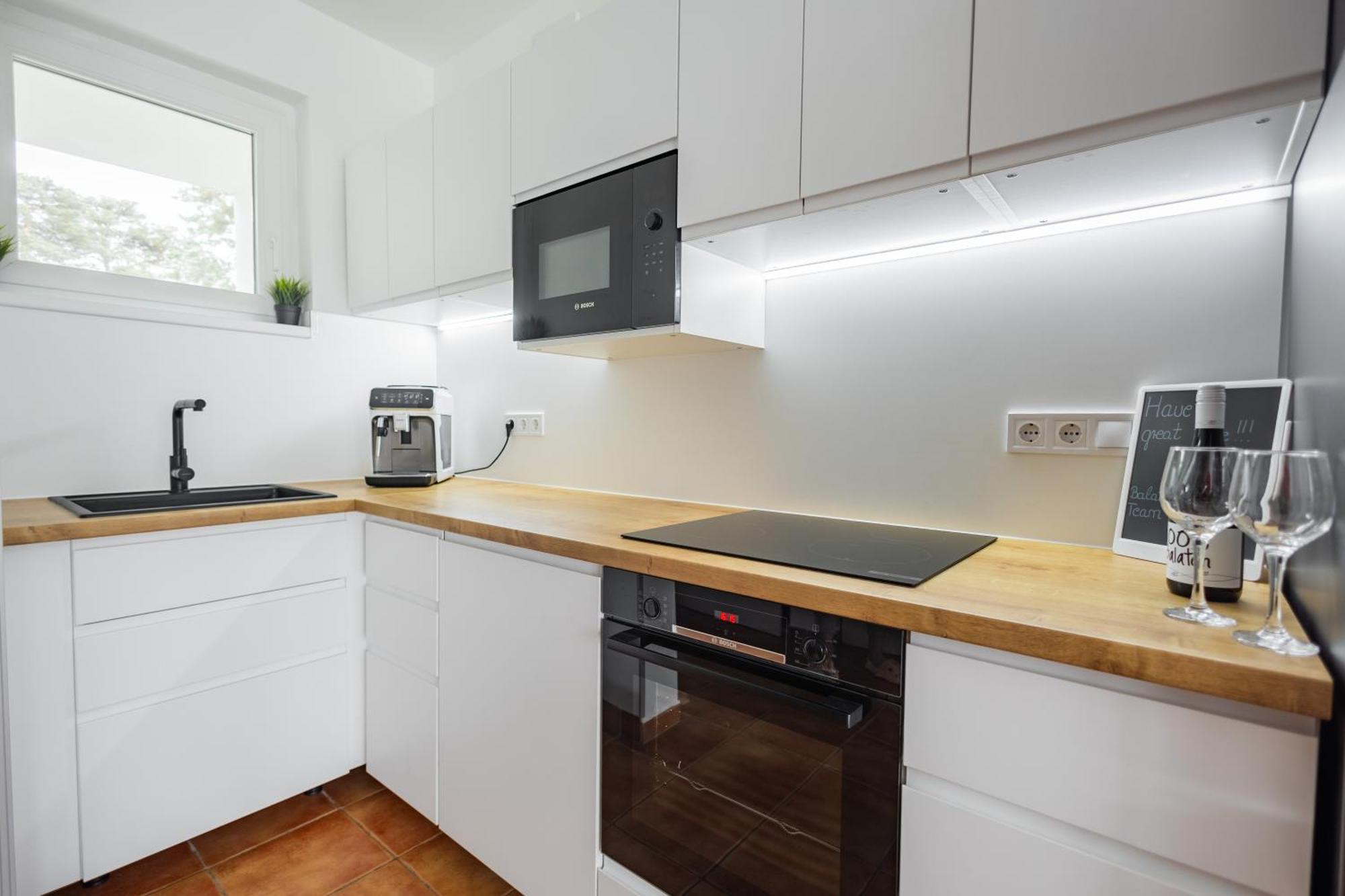 Balaton A Kertben - Balaton In The Garden - Beachfront Houses With Beautiful View, Private Beach بالاتونفينيفيس المظهر الخارجي الصورة